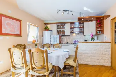 Kaštel Lukšić, kuća s 2 stana i bazenom, prodaja - 15