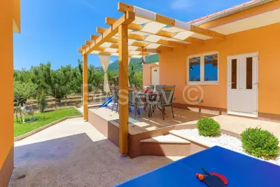 Kaštel Lukšić, kuća s 2 stana i bazenom, prodaja - 6