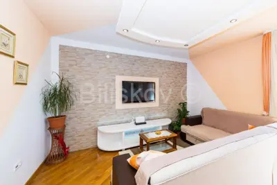 Kaštel Lukšić, kuća s 2 stana i bazenom, prodaja - 14