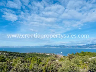 Zemljište, Brač, 23 475 m², 363 000 € - 5
