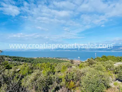 Zemljište, Brač, 23 475 m², 363 000 €