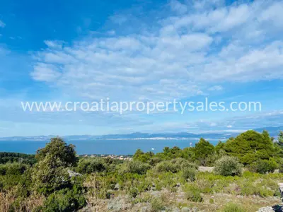 Zemljište, Brač, 23 475 m², 363 000 € - 3