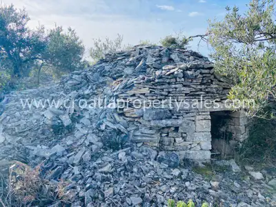 Zemljište, Brač, 23 475 m², 363 000 € - 4