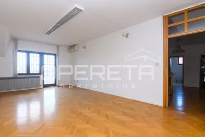 Pantovčak - office building (529 m²) with auxiliary building 200 m², lease - 17