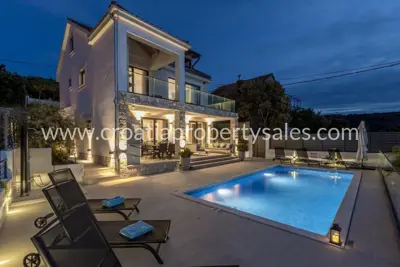 Kuća, Šolta, 278 m², 1 000 000 €