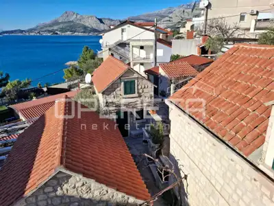 Kuća u Omišu, 5 apartmana i uhodan turizam - 10