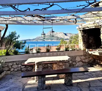 Kuća u Omišu, 5 apartmana i uhodan turizam - 2