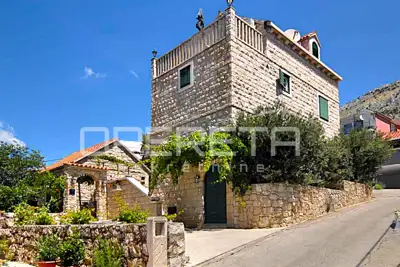 Kuća u Omišu, 5 apartmana i uhodan turizam - 4