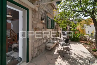 Kuća u Omišu, 5 apartmana i uhodan turizam - 12