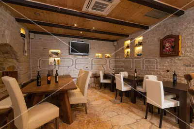 Kuća u Omišu, 5 apartmana i uhodan turizam - 16