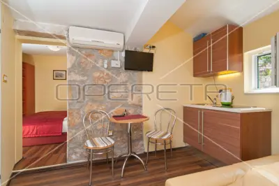 Kuća u Omišu, 5 apartmana i uhodan turizam - 22