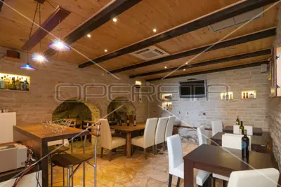 Kuća u Omišu, 5 apartmana i uhodan turizam - 15