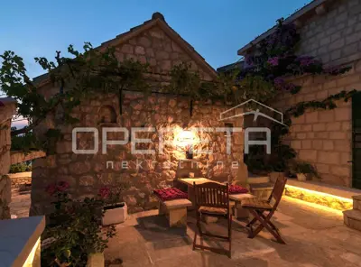 Kuća u Omišu, 5 apartmana i uhodan turizam - 19