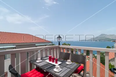 Kuća u Omišu, 5 apartmana i uhodan turizam - 5
