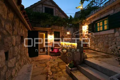 Kuća u Omišu, 5 apartmana i uhodan turizam - 20