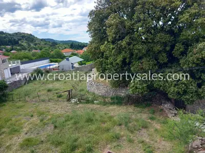 Posjed 1.660 m², Otok Brač - centar mjesta i ograđeno dvorište - 10