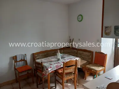 Posjed 1.660 m², Otok Brač - centar mjesta i ograđeno dvorište - 7