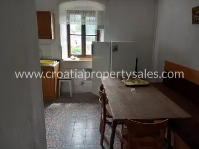 Posjed 1.660 m², Otok Brač - centar mjesta i ograđeno dvorište - 13