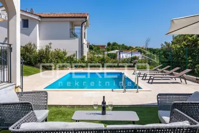 Vila 120 m², Labin - privatni bazen i terasa - 21