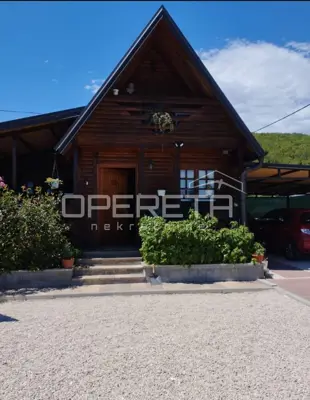 Kuća 46 m², Brnaze - dvoetažna i namještena