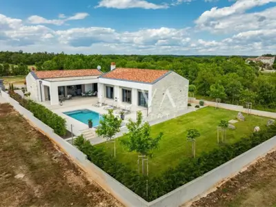 Villa 209 m², Kurili - moderne ebenerdige Villa mit Pool