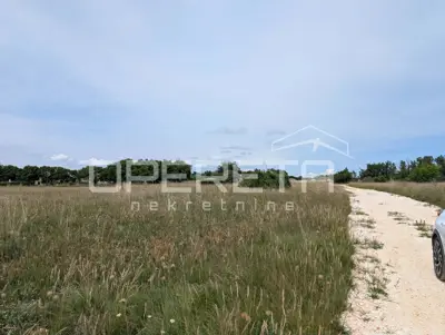 Poljoprivredno zemljište Jadreški- 553 m²! - 4