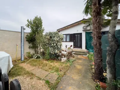 Haus in Umag, 50 m vom Meer entfernt und Genehmigung für einen Anbau