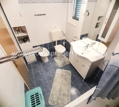 Haus in Trogir, erste Reihe zum Meer auf einer ruhigen Insel - 6