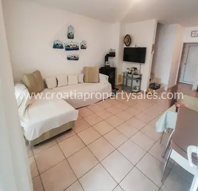 Haus in Trogir, erste Reihe zum Meer auf einer ruhigen Insel - 3
