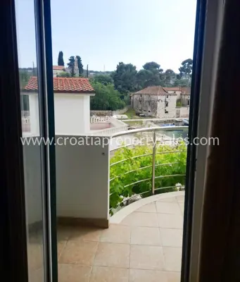 Haus in Trogir, erste Reihe zum Meer auf einer ruhigen Insel - 7