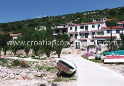 Haus in Trogir, erste Reihe zum Meer auf einer ruhigen Insel - 10