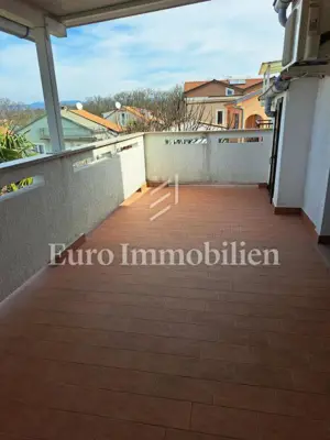 Kuća 472 m², Malinska na Krku - 7 apartmana i pogled na more - 11