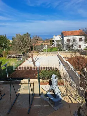 Kuća 472 m², Malinska na Krku - 7 apartmana i pogled na more - 3