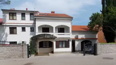 Haus 472 m², Malinska na Krku - 7 Apartments und Meerblick