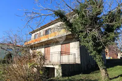 Kuća za adaptaciju na super lokaciji u Labinu - 5