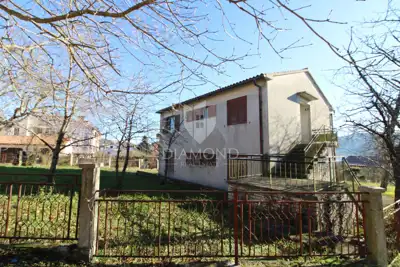 Kuća za adaptaciju na super lokaciji u Labinu - 2