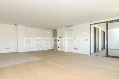 Gewerberaum 93 m², Stenjevec, Penthouse und Terrasse 71 m²