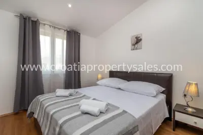 Kamena kuća u Trogiru, centar, 3 etaže i 13 apartmana - 9