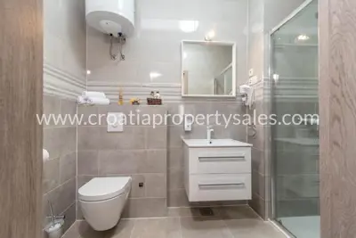 Kamena kuća u Trogiru, centar, 3 etaže i 13 apartmana - 11