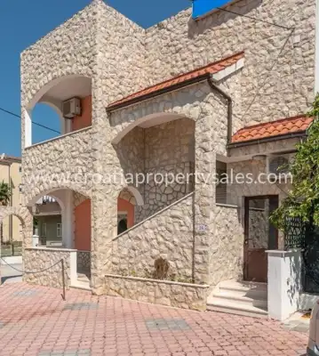 Kamena kuća u Trogiru, centar, 3 etaže i 13 apartmana - 4