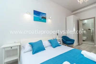 Kamena kuća u Trogiru, centar, 3 etaže i 13 apartmana - 7