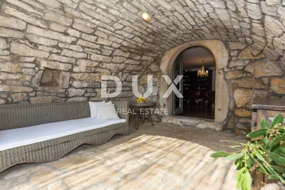Krk Island, Krk - Surroundings, estate 300 m² with 2 pools - 7