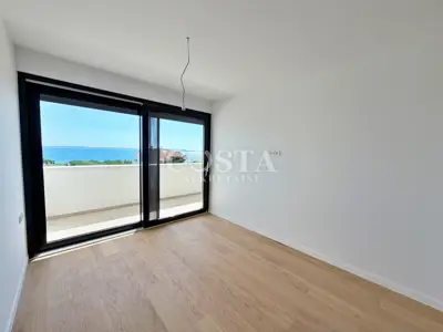 Stan 88 m², Privlaka - 2 lođe, krovna terasa - 10