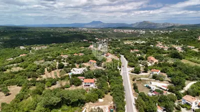 Kuća u Labinu, 8000 m² okućnice i mirno okruženje - 11