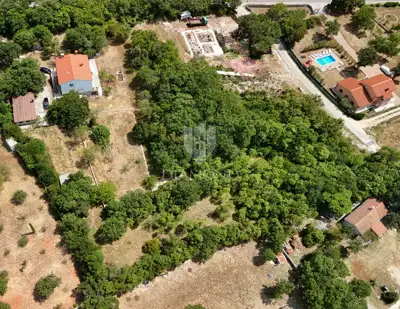 Kuća u Labinu, 8000 m² okućnice i mirno okruženje - 12