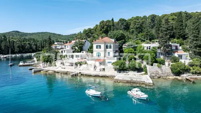 Luksuzno namješteni stanovi uz more na Korčuli – rijetka prilika