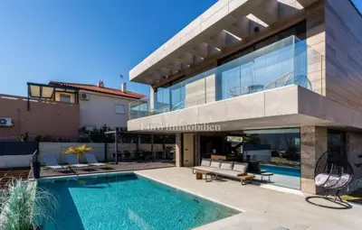 Moderne urbane Villa mit Pool, Insel Krk