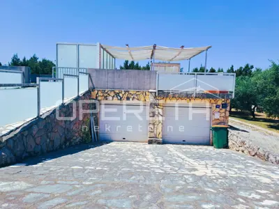 Top-Investition in Dalmatien: 4 Apartments + Hof + Projekt - 50 m vom Meer - 7