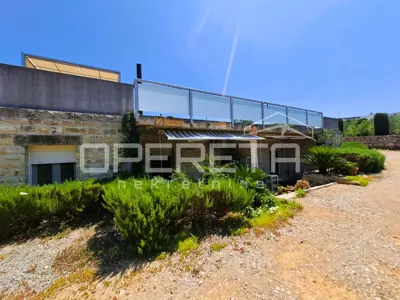 Top-Investition in Dalmatien: 4 Apartments + Hof + Projekt - 50 m vom Meer