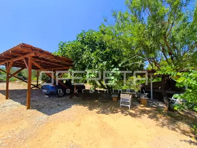 Top-Investition in Dalmatien: 4 Apartments + Hof + Projekt - 50 m vom Meer - 5